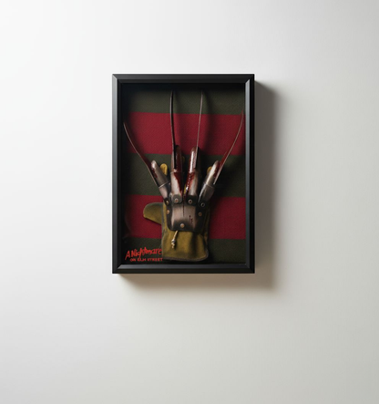 Caixa de Sombra Freddy Krueger Luva e Suéter | Decoração de Pesadelo
