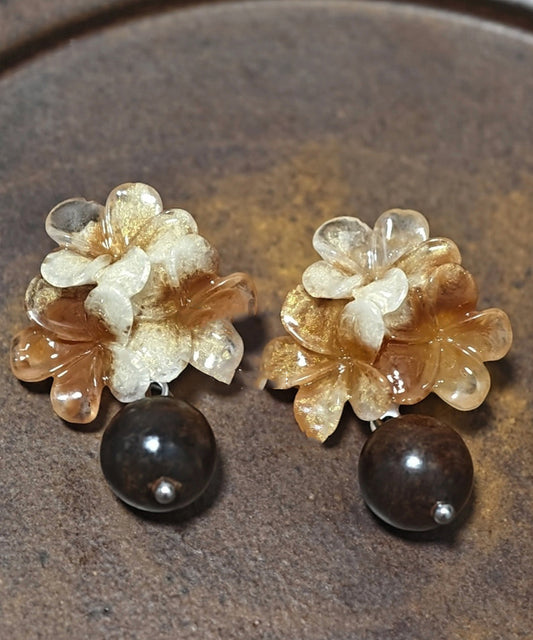 Women's Copper Dangle Earrings Floral Resin Brown - OutfitLondon