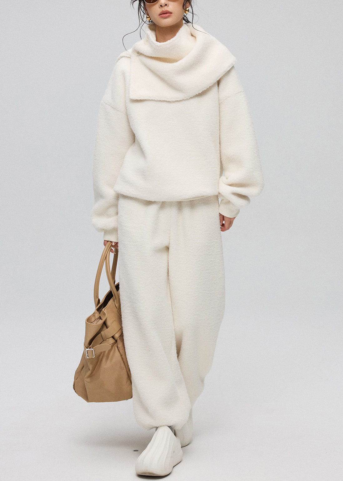 Women's Faux Fur Coat Set White Round Neck Button Front - OutfitLondon