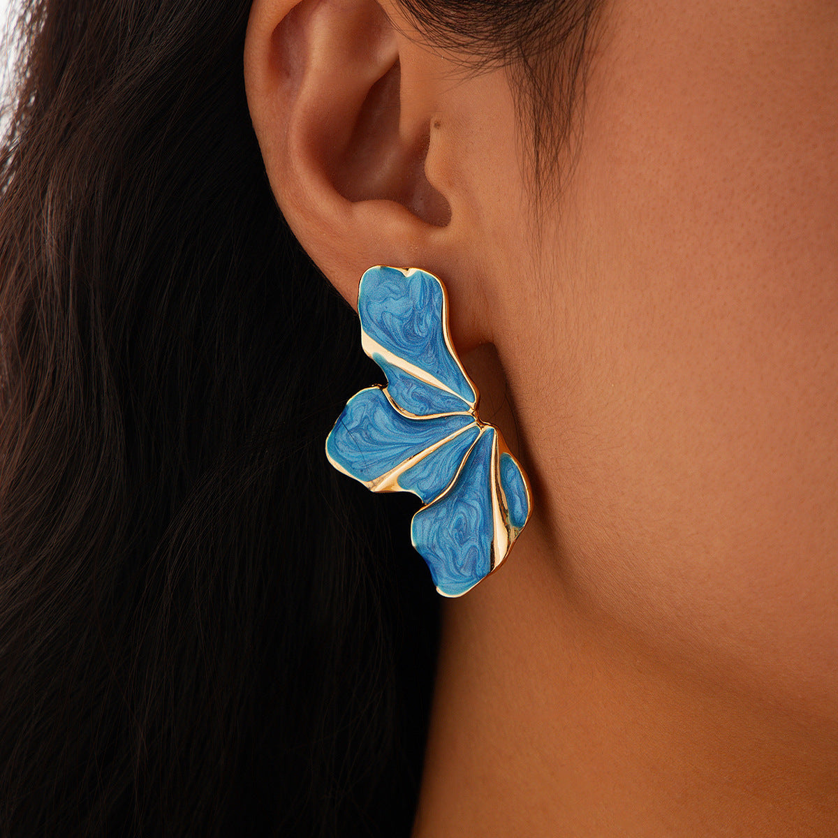 Beautiful Floral Drop Earrings with Gold Accents - OutfitLondon