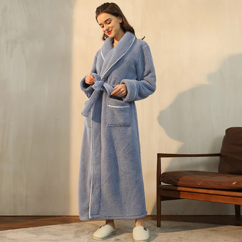 Soft Plush Robe with Hood – Warm Fleece Bathrobe for Women
