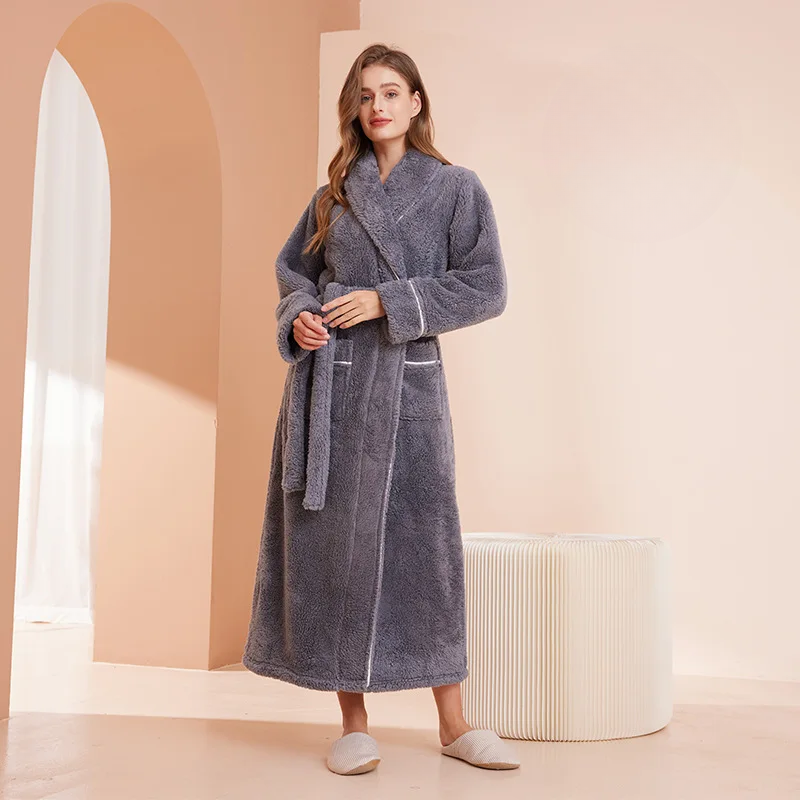 Soft Plush Robe with Hood – Warm Fleece Bathrobe for Women