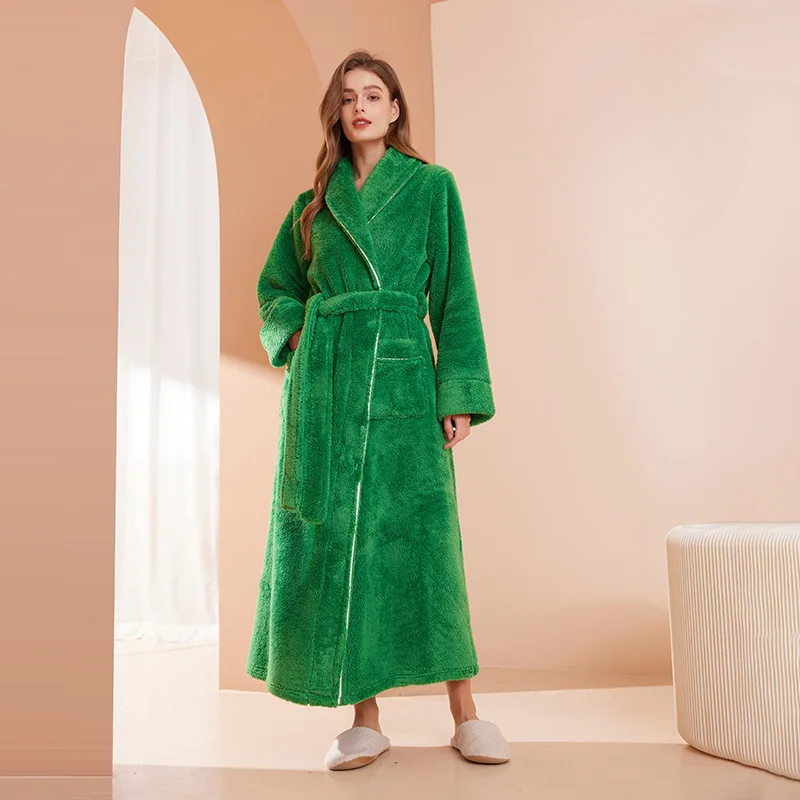 Soft Plush Robe with Hood – Warm Fleece Bathrobe for Women