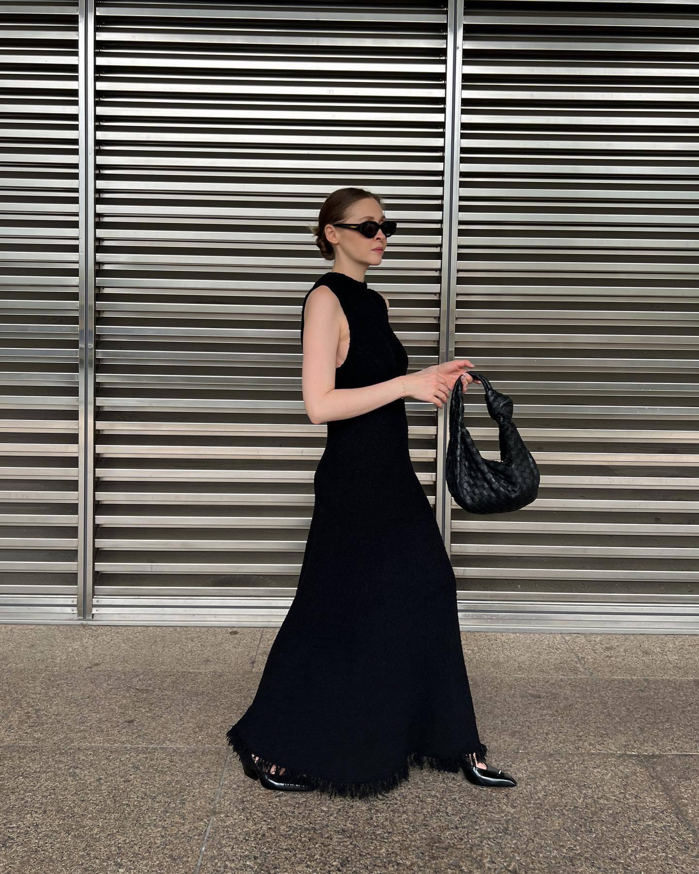 Elegant Sleeveless Floor Length Evening Dress - OutfitLondon