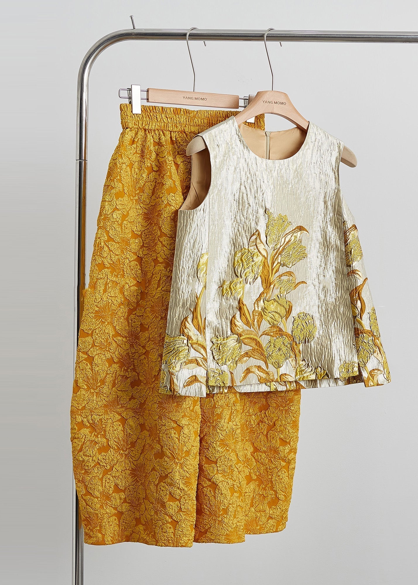 Women's Silk Jacquard Sleeveless Two Piece Set Gold - OutfitLondon