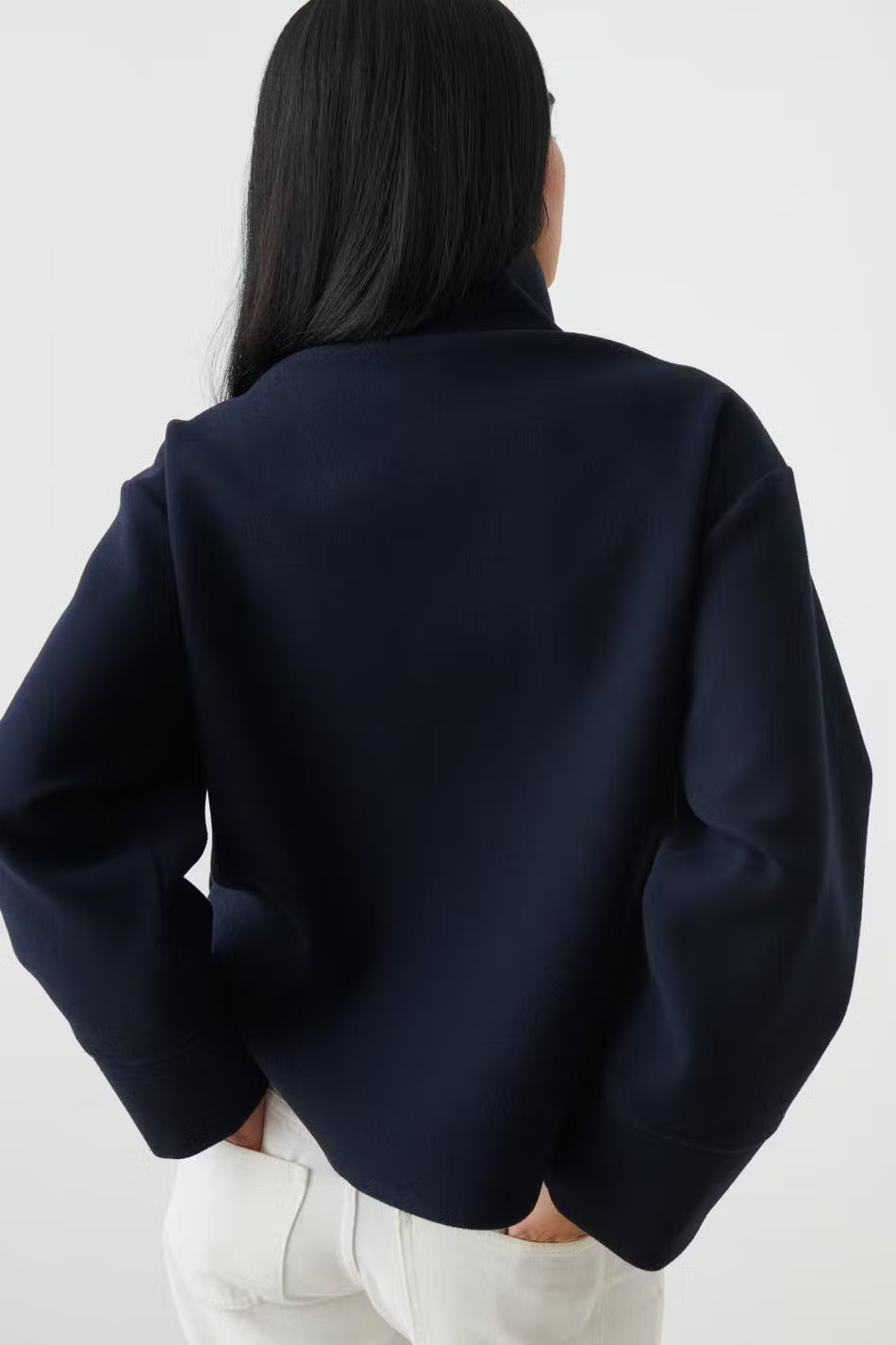 Stylish Short Women's Coat with Classic Collar and Button Front