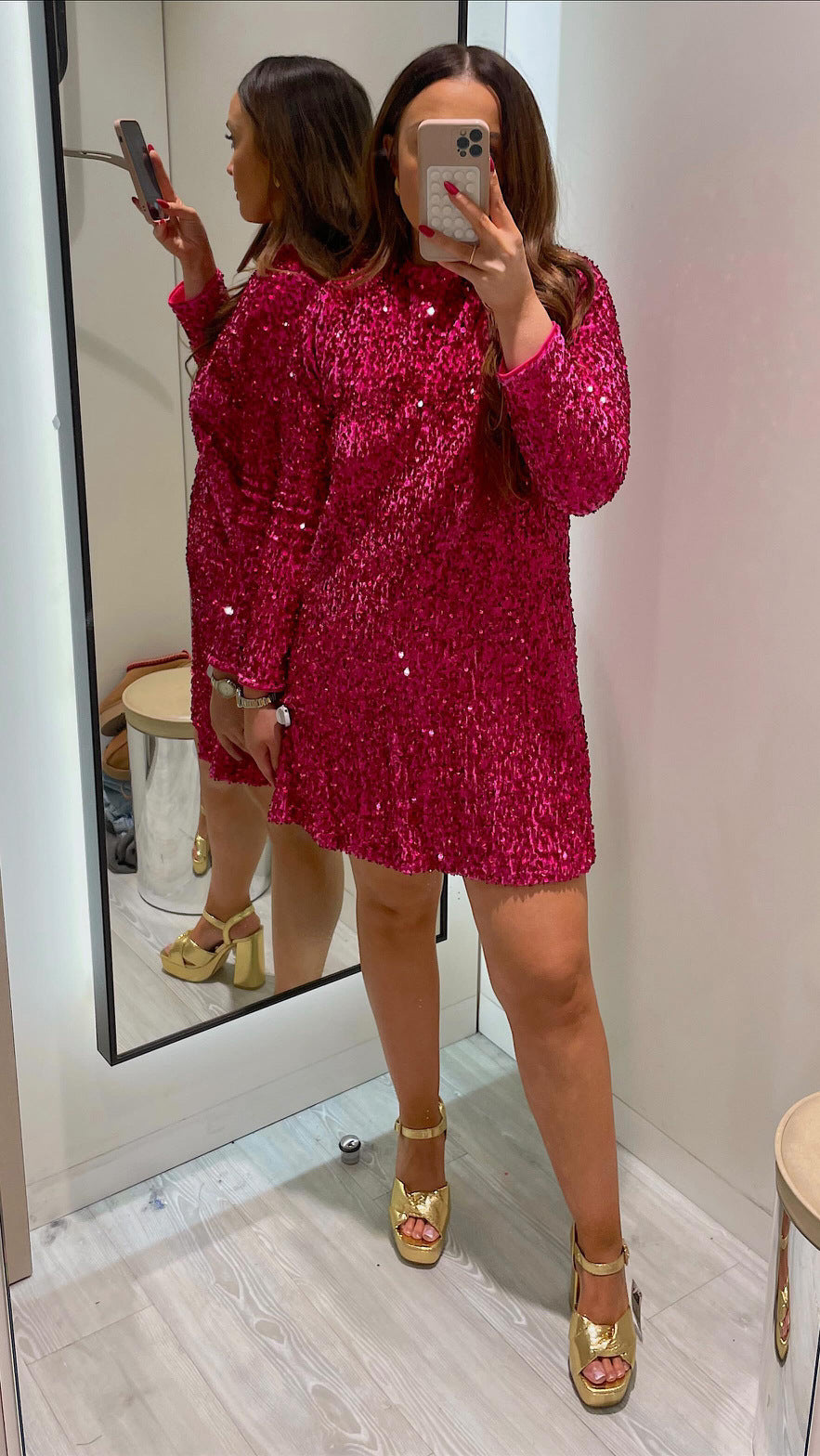 Glamorous Sequin Evening Dress with Fitted Neckline