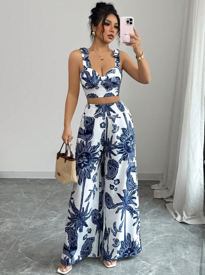 Chic Floral Print Crop and Flare Pants Set - OutfitLondon