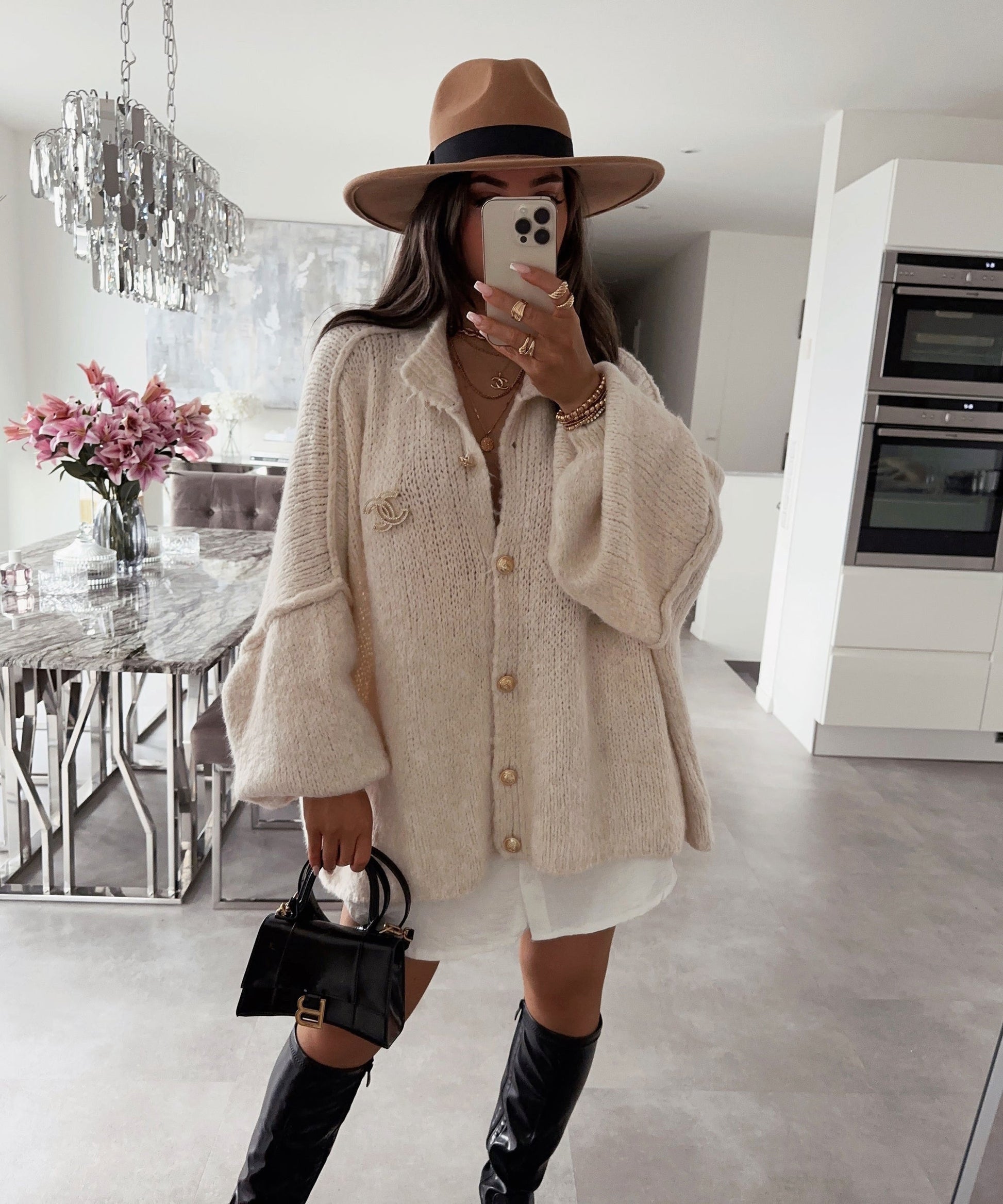 Soft Beige Women's Oversized Sweater Cardigan - OutfitLondon