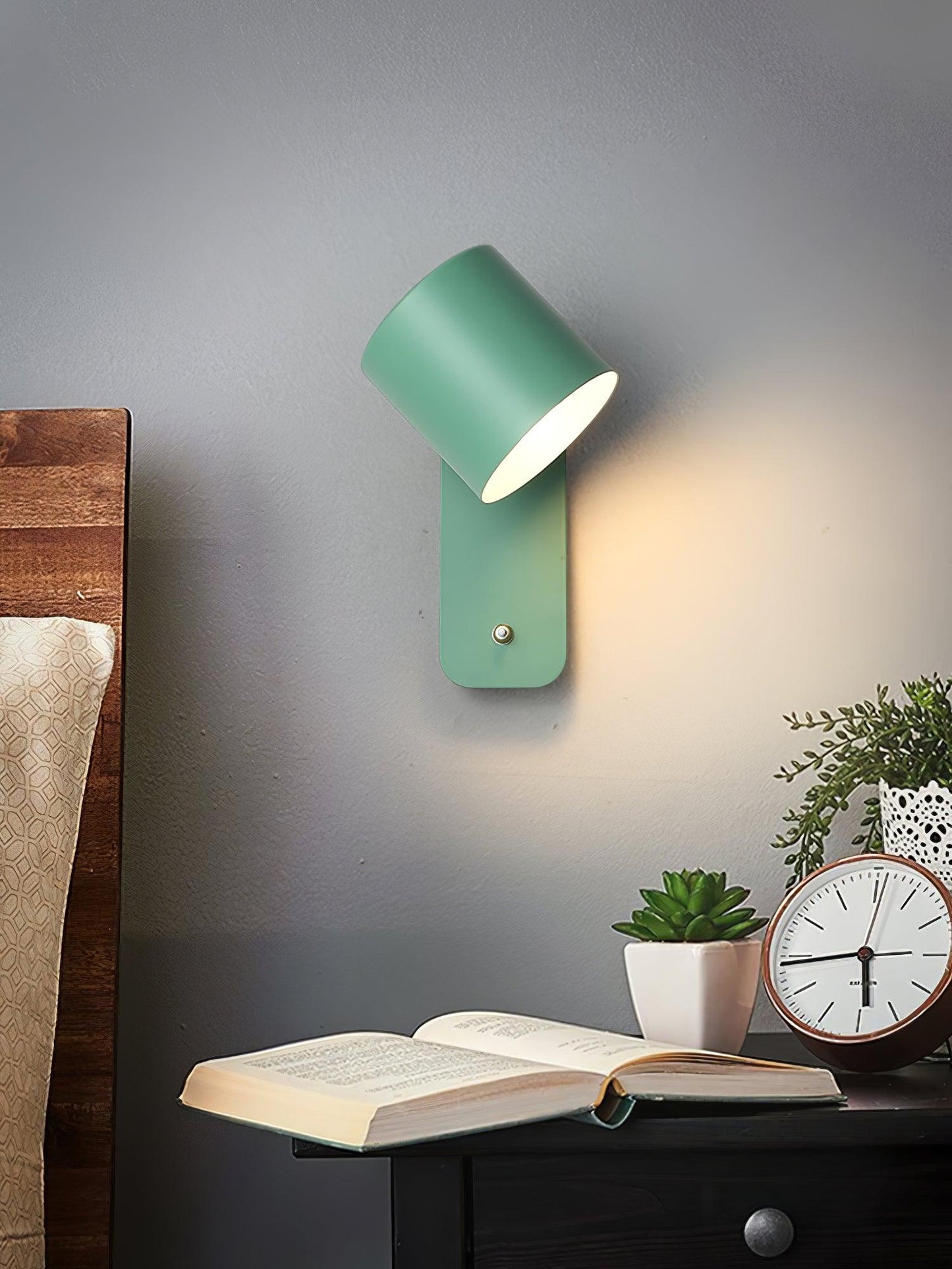 Sleek Adjustable LED Wall Light Fixture