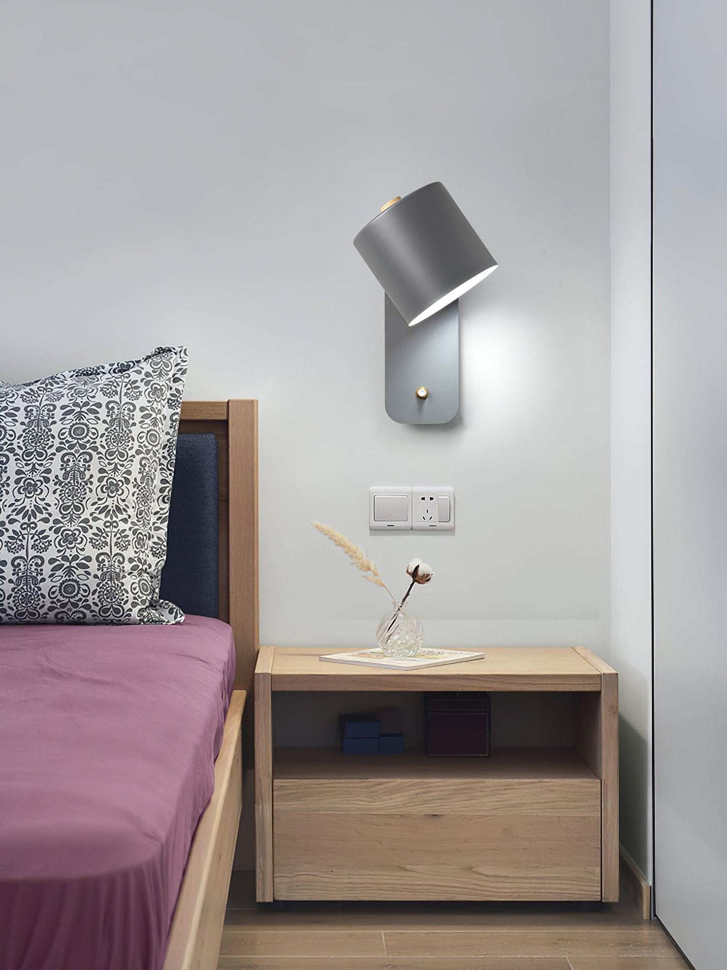 Sleek Adjustable LED Wall Light Fixture