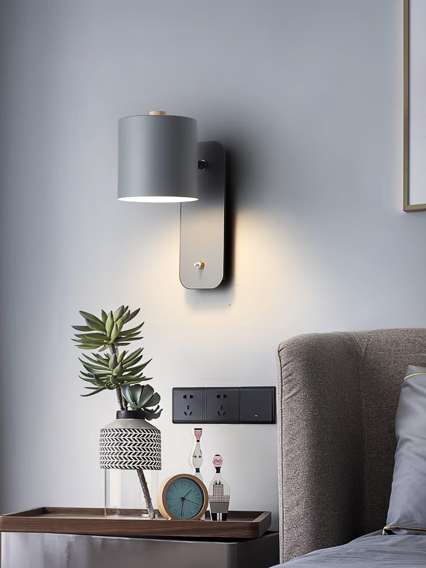 Sleek Adjustable LED Wall Light Fixture