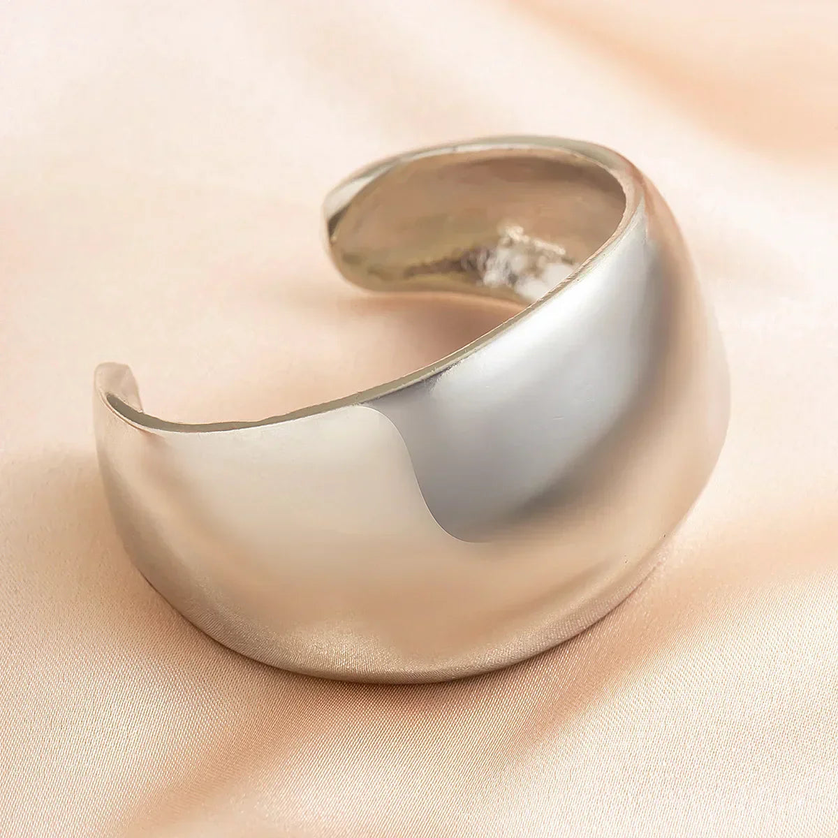 Athena Women's Geometric Polished Bangle