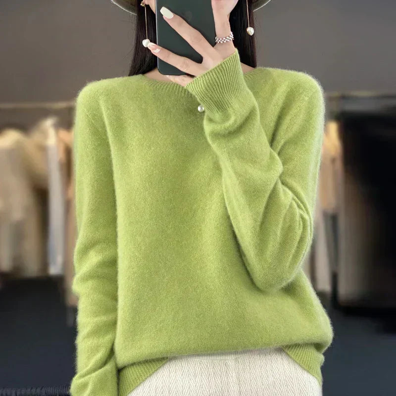 Luxurious Wool Women's Sweater Warm and Fuzzy - OutfitLondon