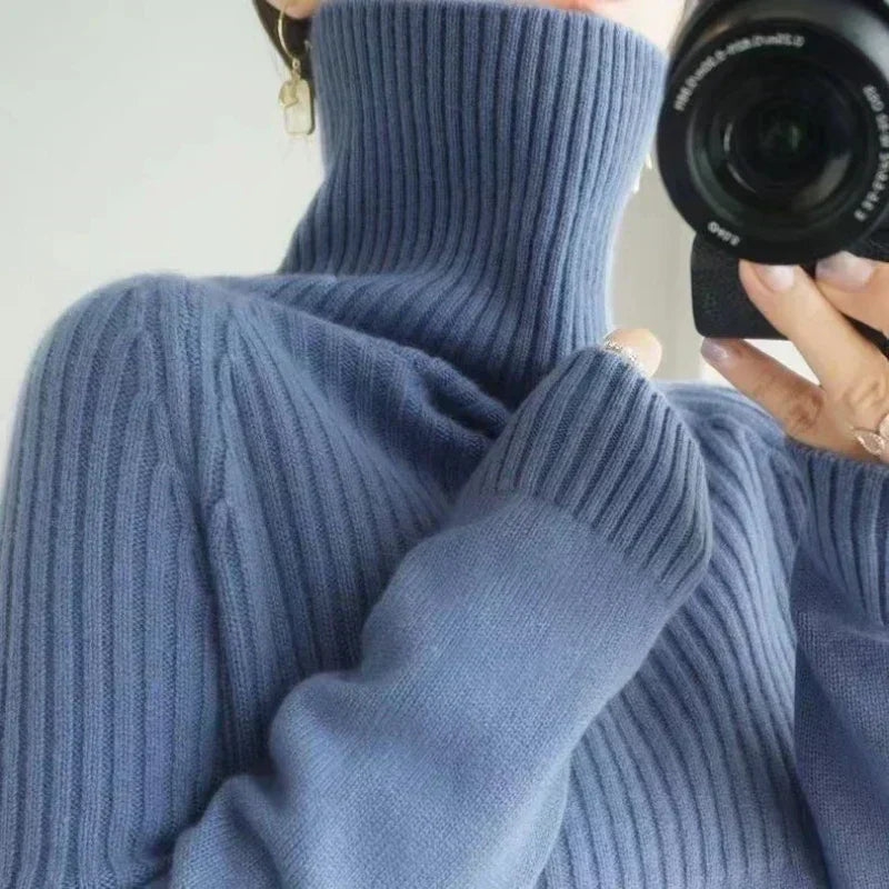 Warm Women's Classic Wool Crew Neck Sweater