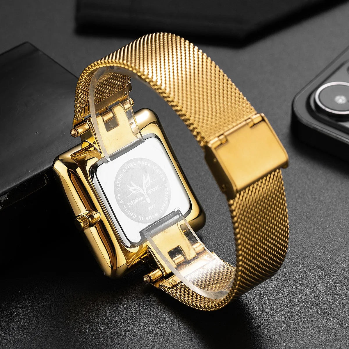 Stylish Mesh Strap Quartz Wristwatch