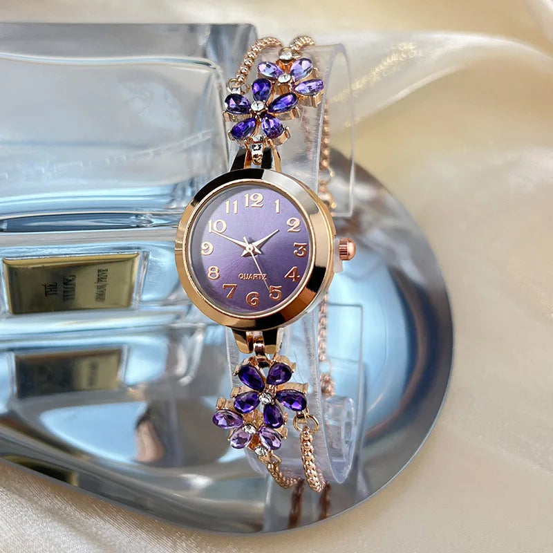 Elegantes Armbanduhr mit Schmucksteinen und Pelz