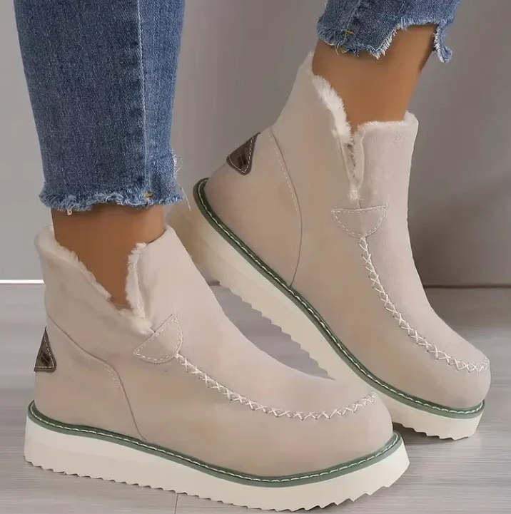 Warm and fuzzy women's snow boots - OutfitLondon