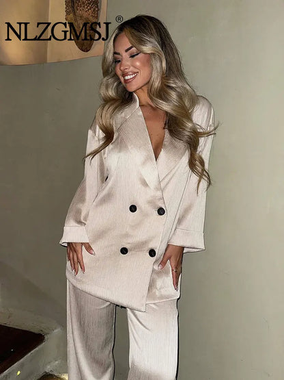 Timeless 2-Piece Ladies Business Suit - OutfitLondon