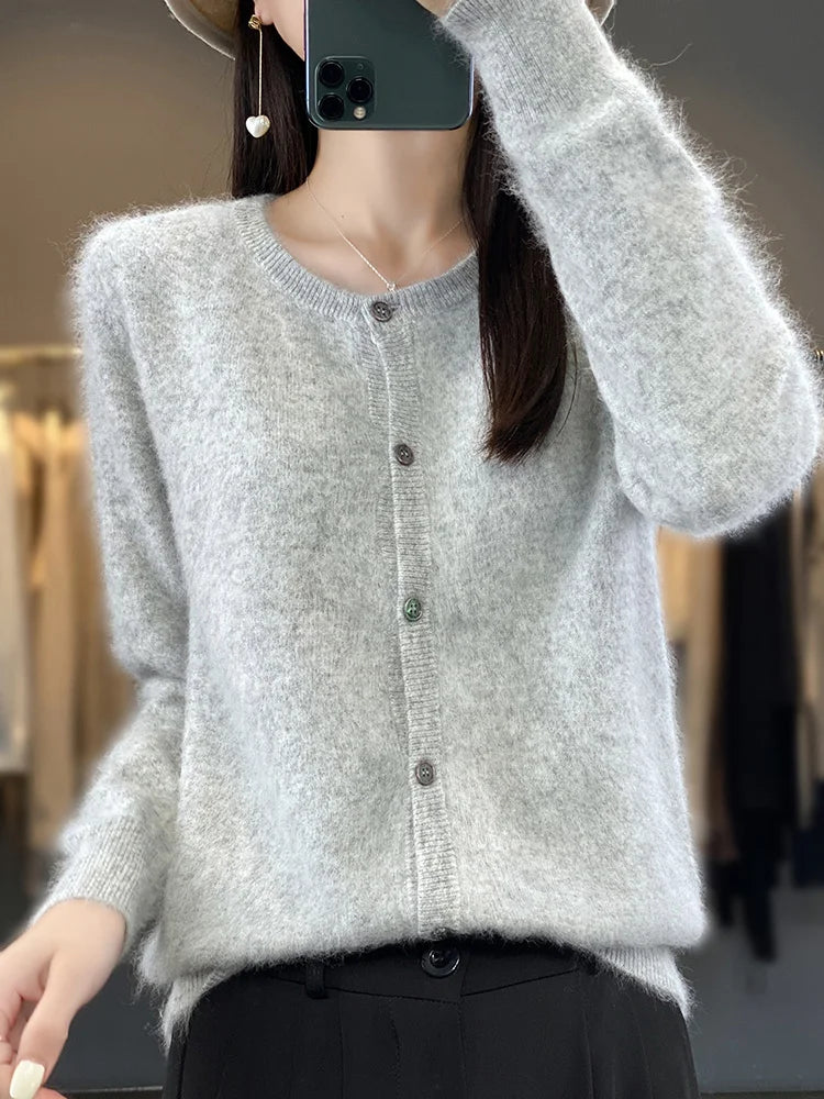 Luxurious Soft Cashmere Sweater - OutfitLondon
