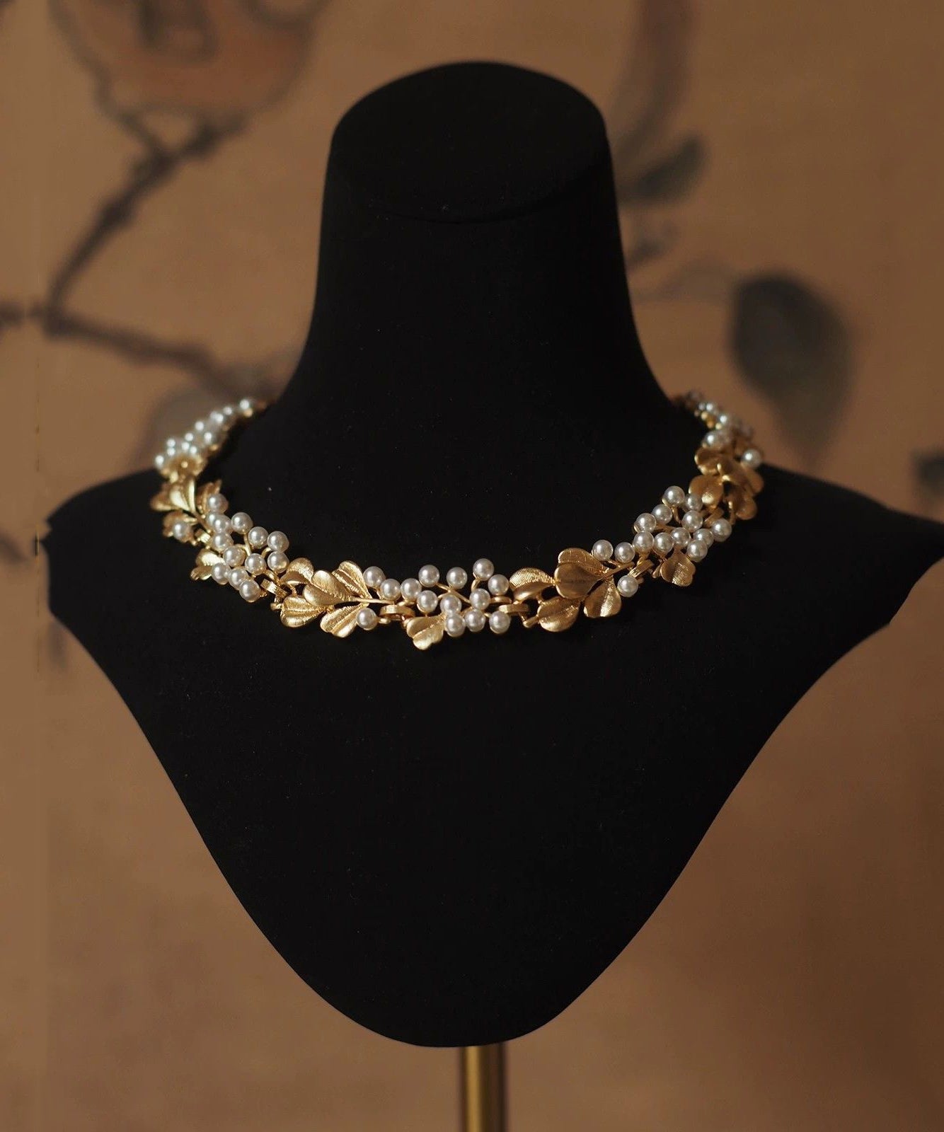 Women's Pearl Necklace Copper Alloy Ginkgo Leaf Gold Tone - OutfitLondon