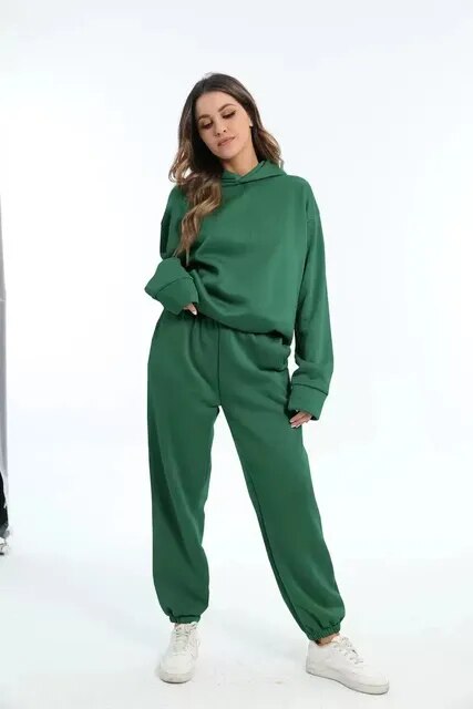 Comfortable Women's Athletic Tracksuit Outfit - OutfitLondon