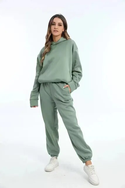 Comfortable Women's Athletic Tracksuit Outfit