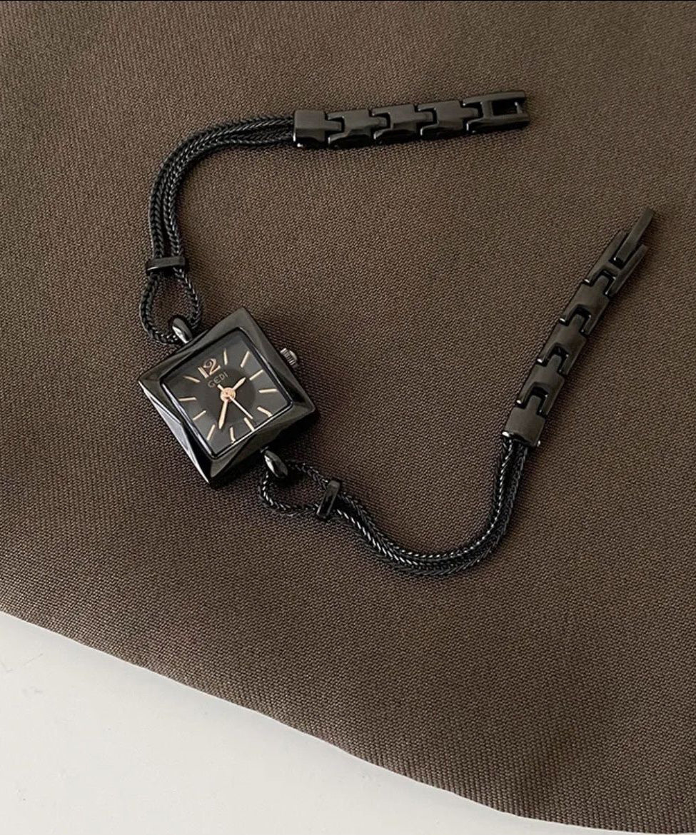 Women's Crystal Watch Hardlex Crystal Black Alloy Chain - OutfitLondon