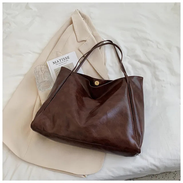 Fashionable Ladies Leather Handbag