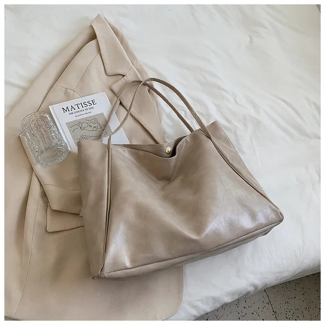 Fashionable Ladies Leather Handbag