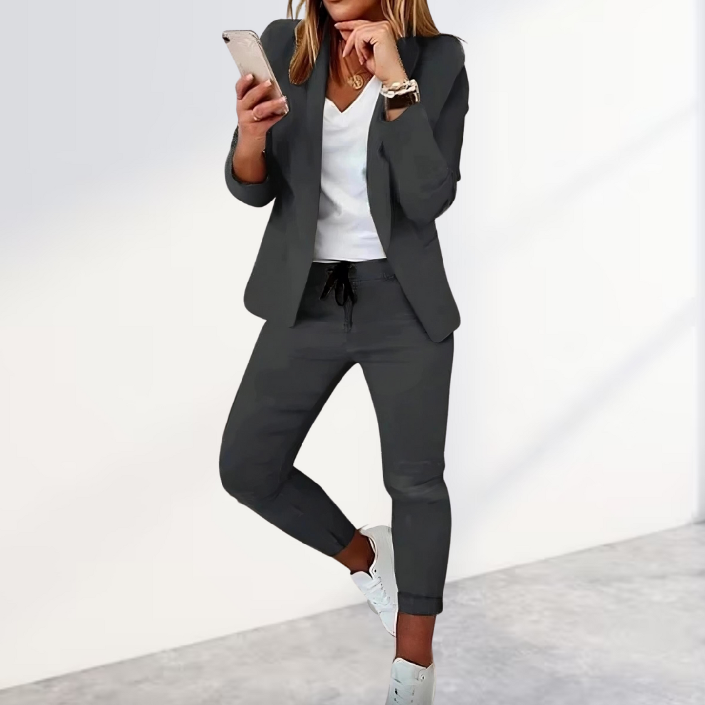 Women's Tailored Fit Pantsuit Set
