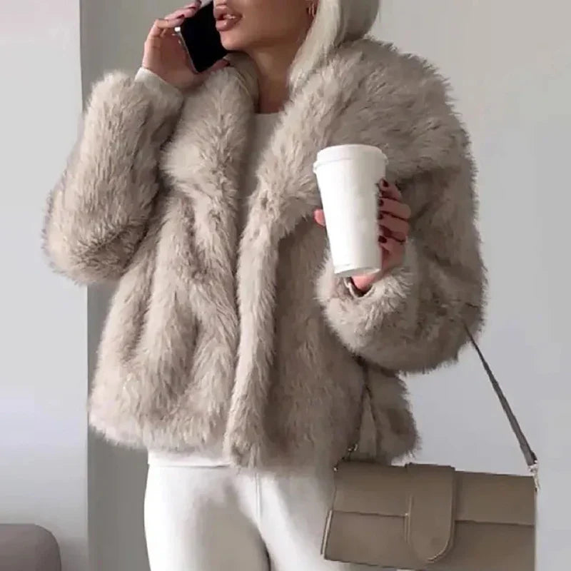 Kurze Kunstpelz-Jacke für Damen