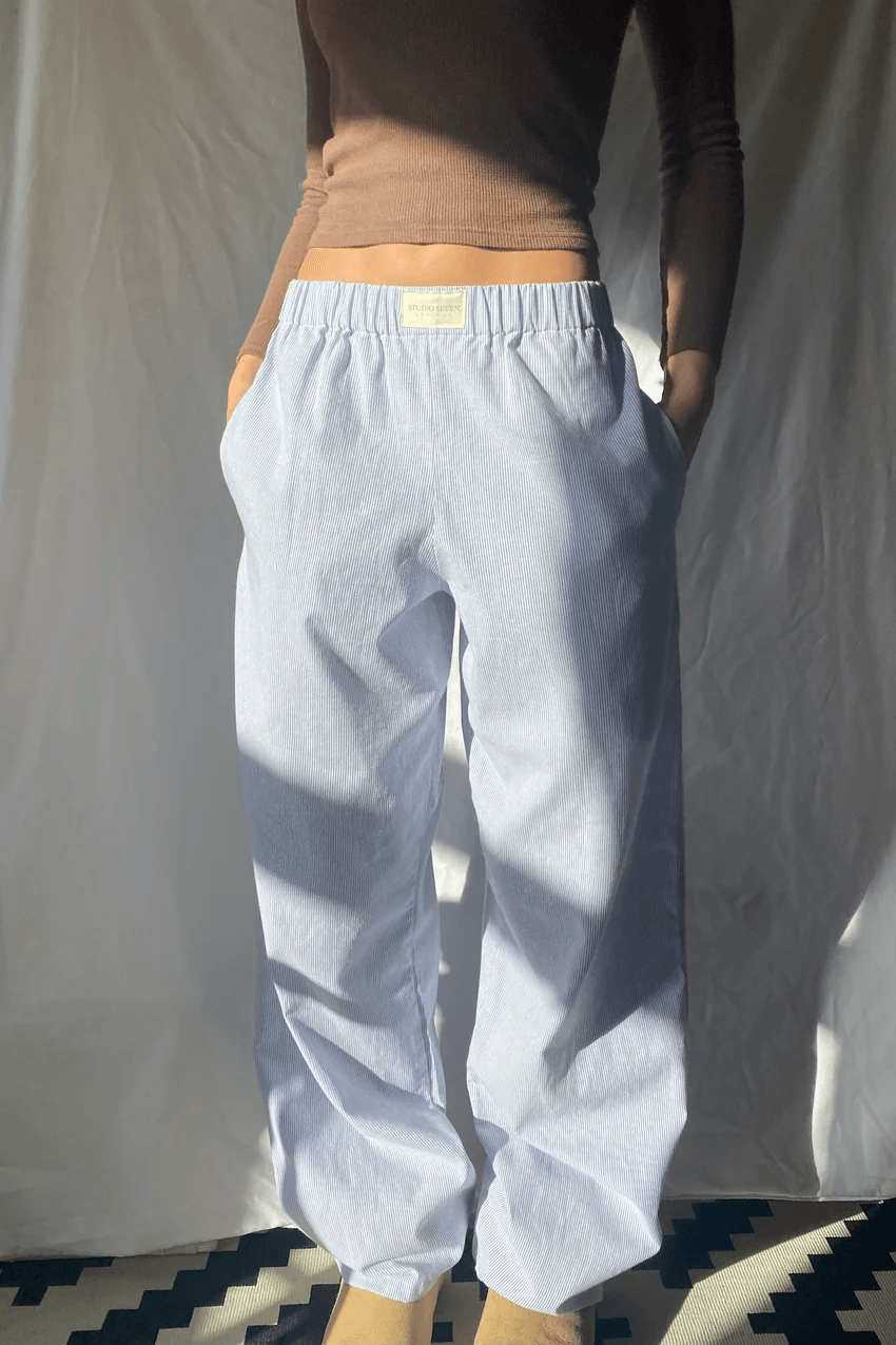 Relaxed Fit Women's Pants with Elastic Waist and Pockets - OutfitLondon
