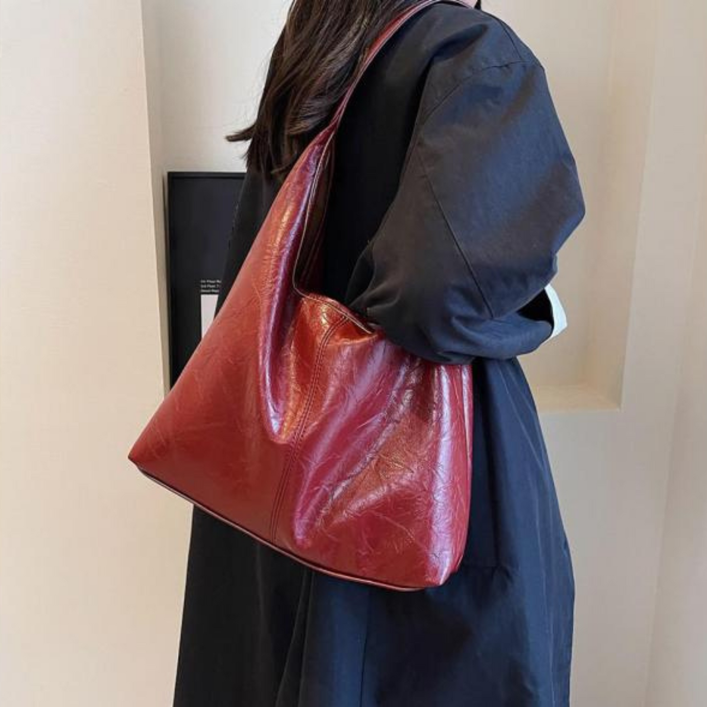 Practical Women's Tote Handbag with Multiple Compartments - OutfitLondon