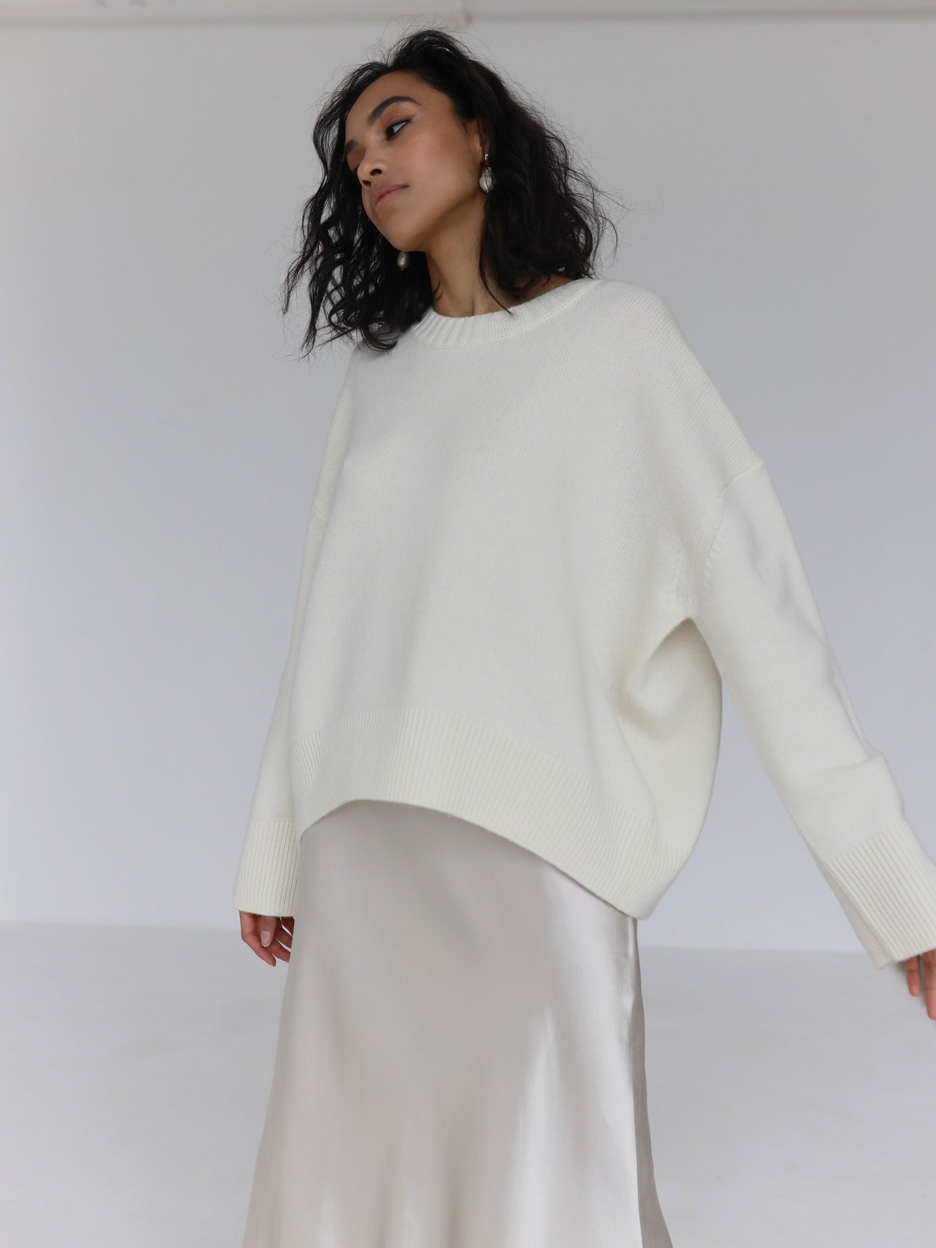 Comfy Women's Oversized Crew Neck Sweatshirt - OutfitLondon