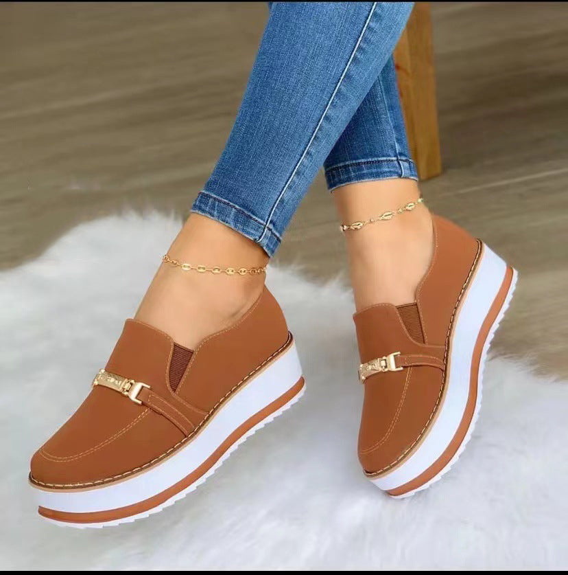 Women's Button Nubuck Flat Heel Flats