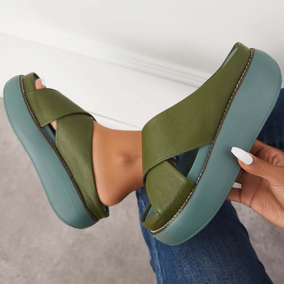 Women's Platform Criss Cross Slides Slip on Slide Sandals