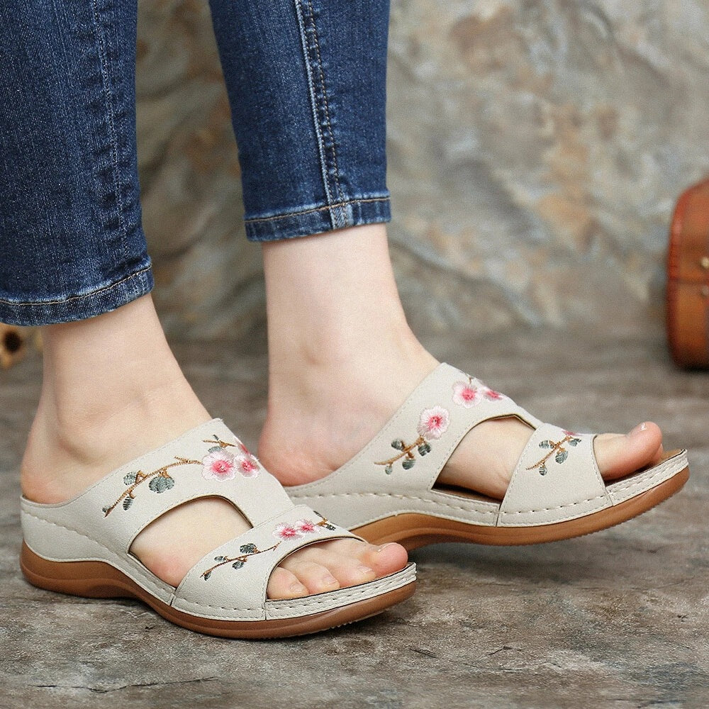 Beach Embroidery Flat Soft Non-Slip Women's Sandals 2023