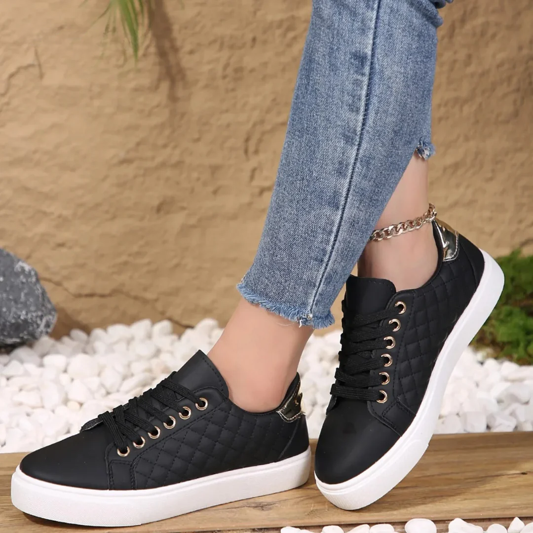 Comfortable Women's Supportive Quilted Shoes - OutfitLondon