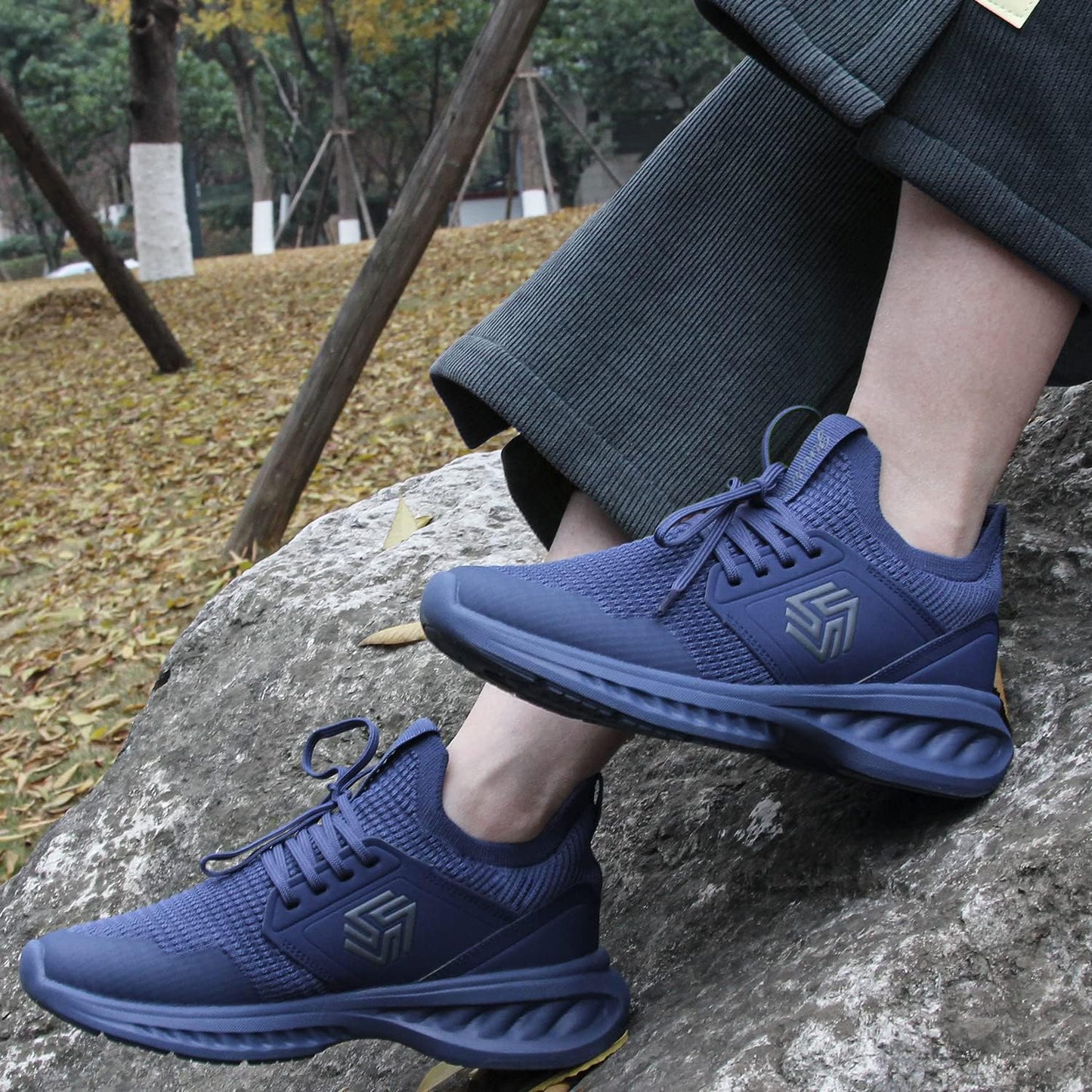 Men's Breathable Mesh Athletic Sneaker with Padded Insole