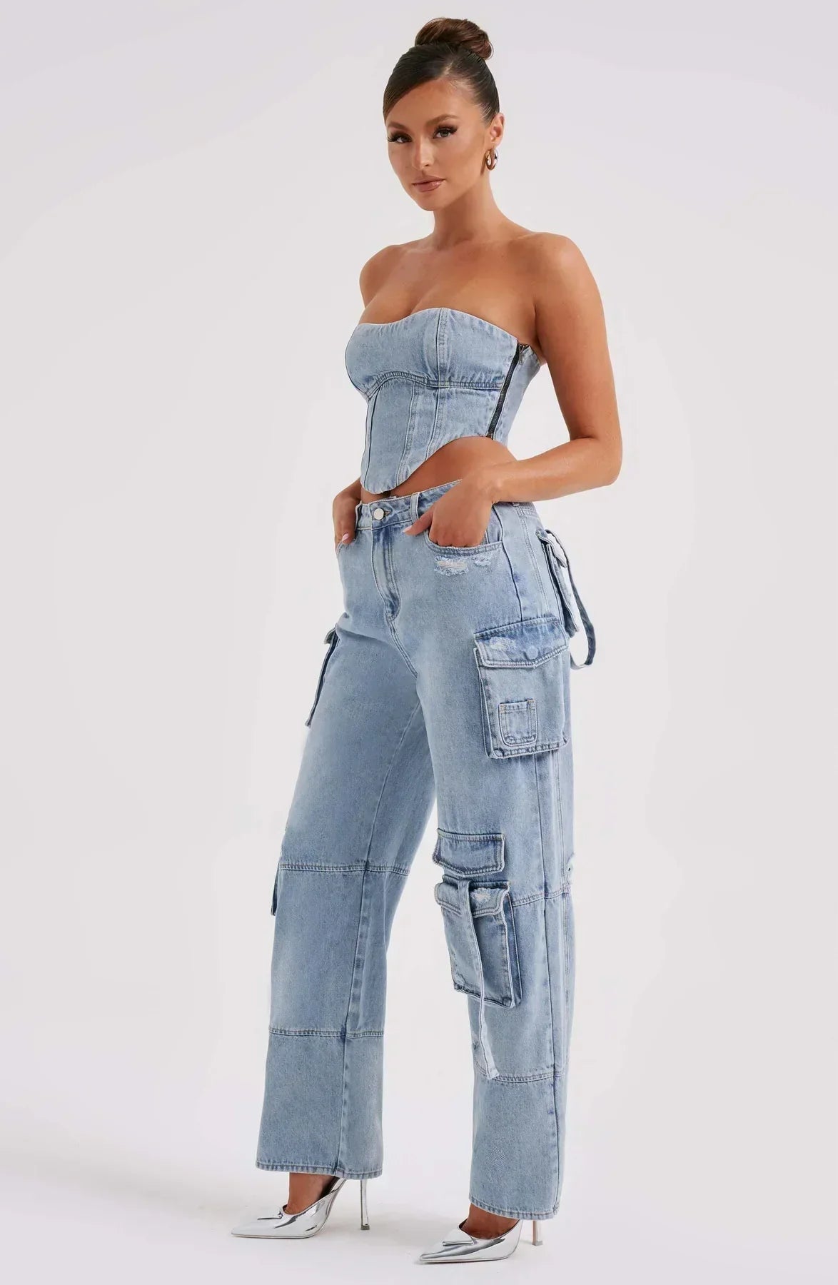 Fashionable Women's Jeans Set with Lace Blouse and Relaxed Fit Pants - OutfitLondon
