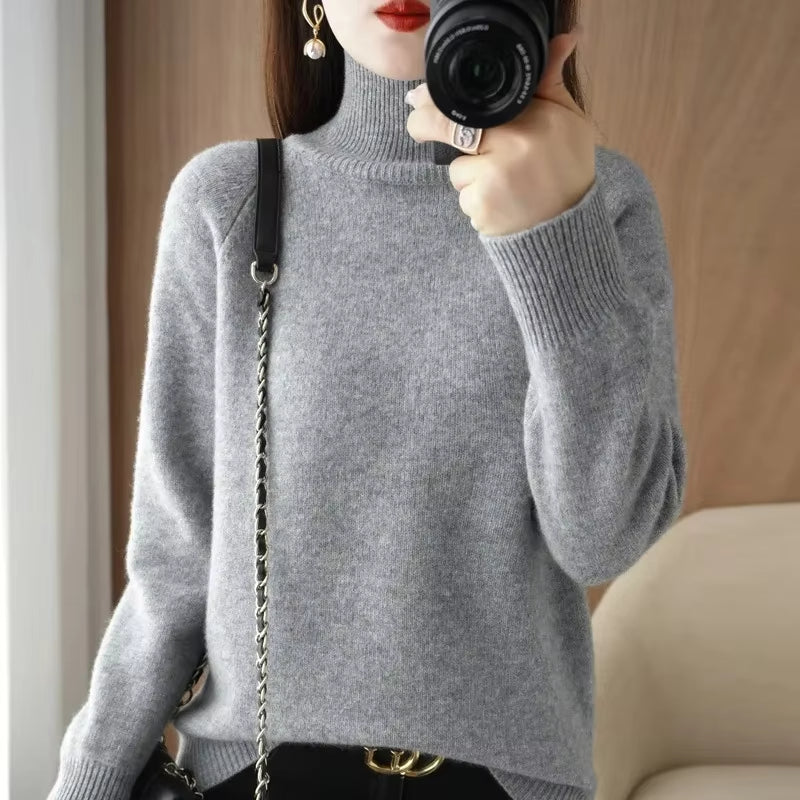 Women's Classic Fit Crew Neck Pullover Sweater