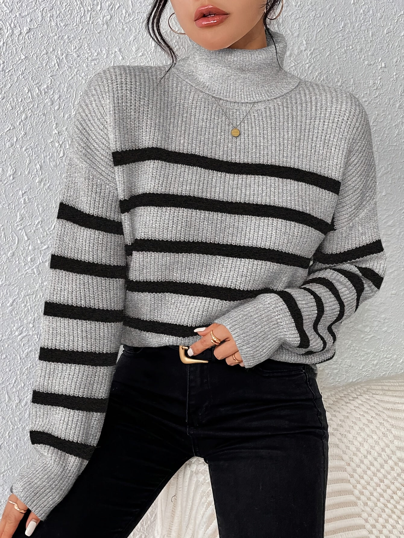 Soft Grey Crew Neck Women's Sweater - OutfitLondon