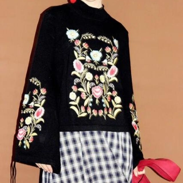 Colorful Floral Knit Sweater - OutfitLondon