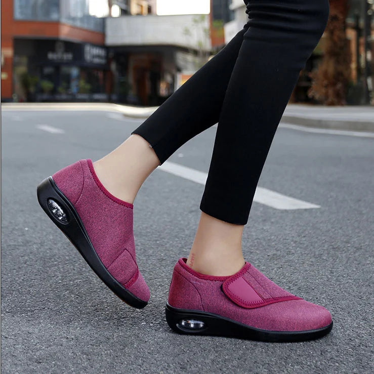 Comfortable Fit Wide Walking Shoes