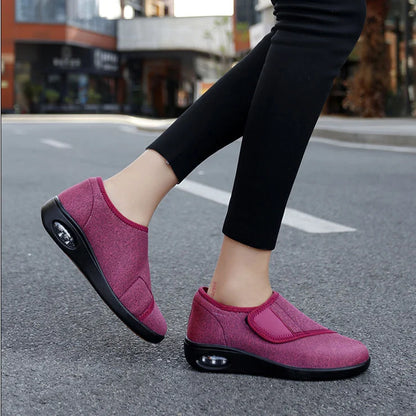 Comfortable Fit Wide Walking Shoes