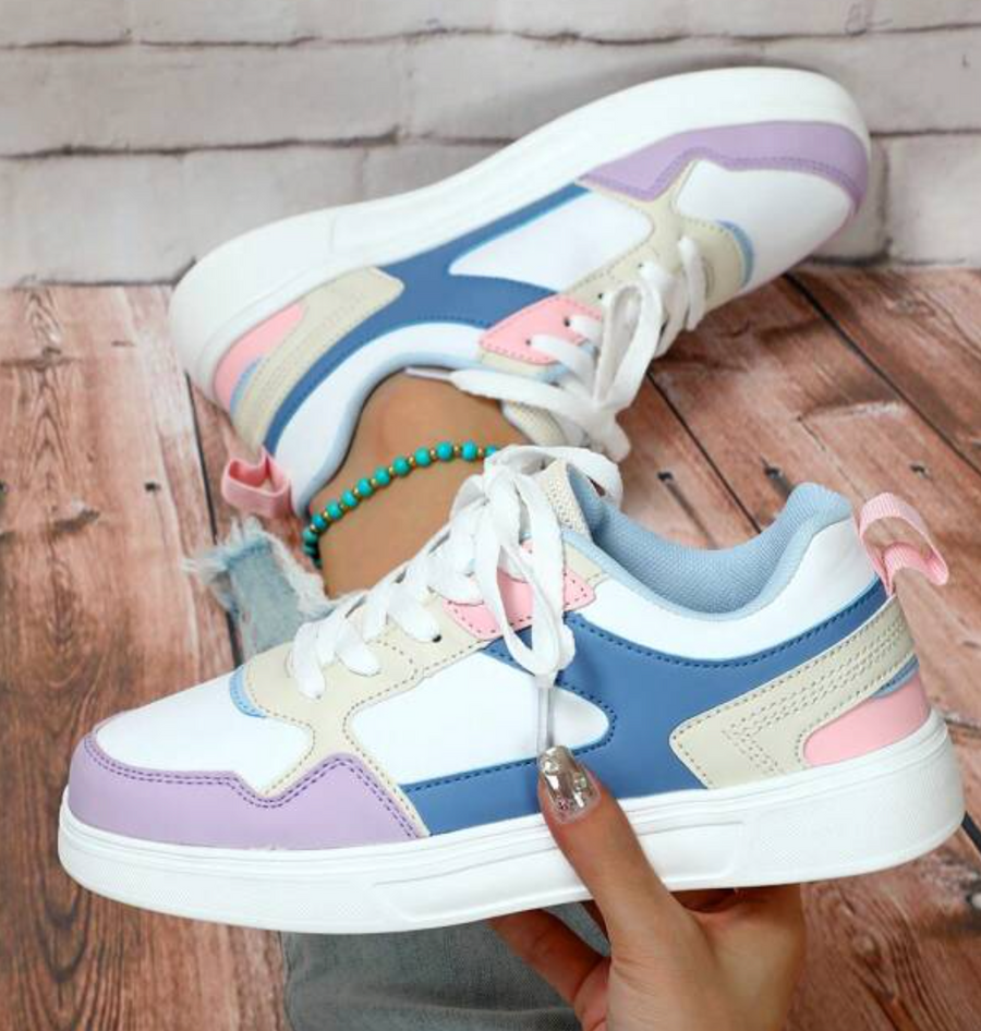 Relaxed Fit Women's Everyday Sneakers