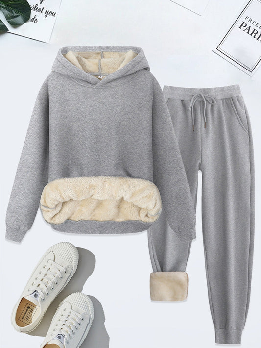 Soft Women's Hoodie Tracksuit with Urban Design - OutfitLondon