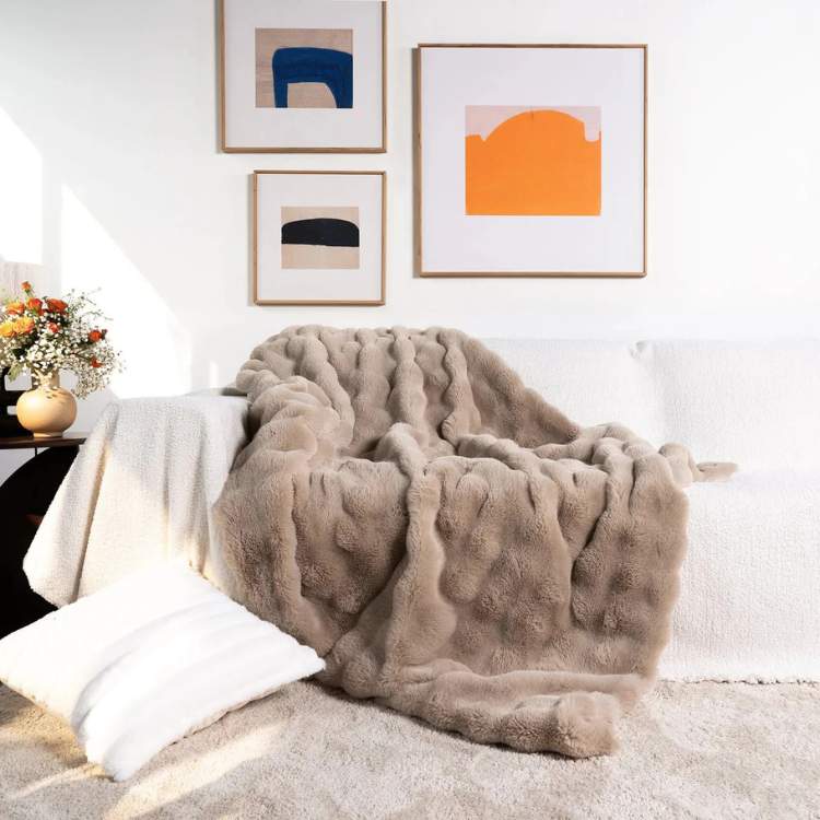 Soft Faux Fur Heavy Throw Blanket - OutfitLondon