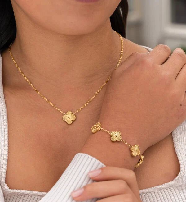 Beautiful Clover Necklace Gift Set